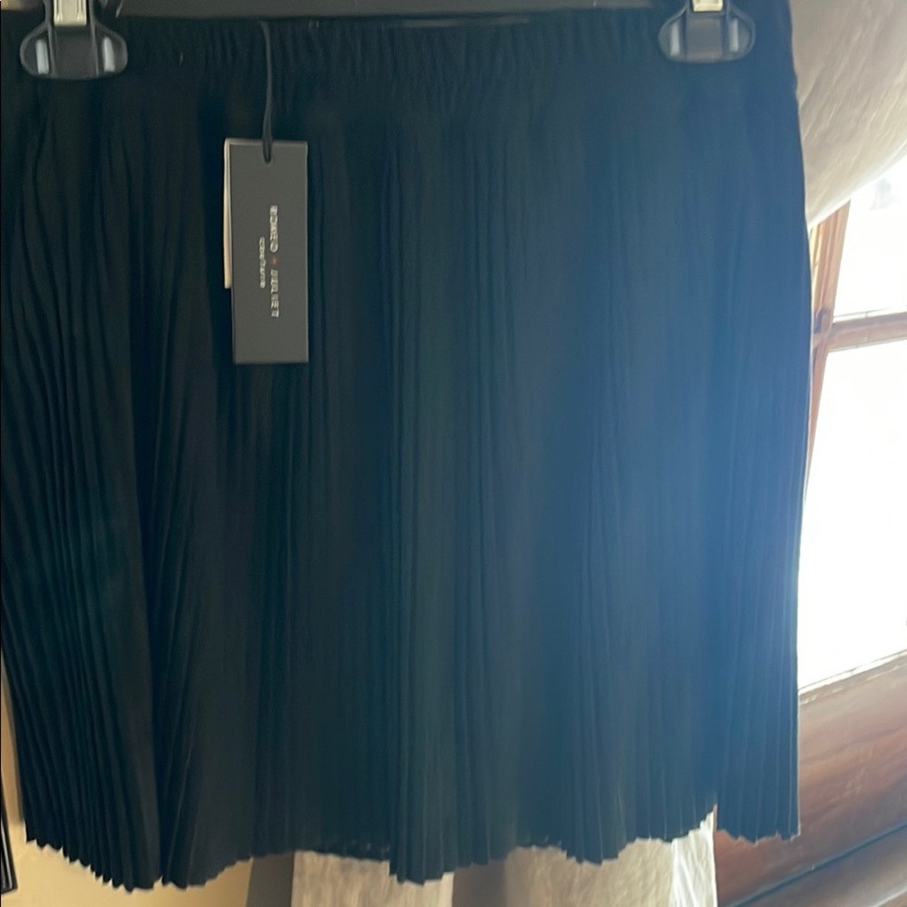 Romeo n Juliet Black Pleated lined suede Skirt sz medium